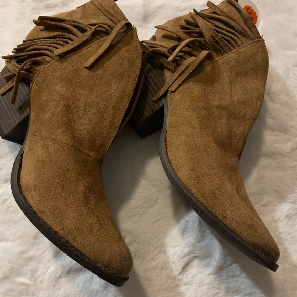 Coconuts by Matisse Shoes Nwt Coconut By Matisse Ankle Bootssize 95